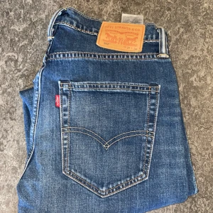 Levis 512 - Bra skick skriv vid funderingar 
