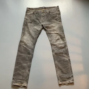 Lee jeans - Gråa Lee jeans med mönster