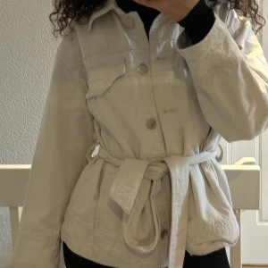 Cardigan  - Säljes då den inte passar mig längre. 