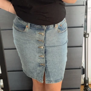 Levis jeanskjol - Jenaskjol från Levis🩷dyr i inköp. Använd fåtal gånger 