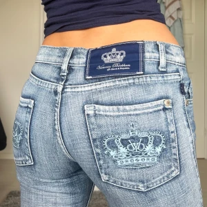 Victoria beckham jeans - Midjemått: 37cm rakt över, innerbenslängd: 80cm 💓