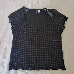 Söt topp - Passar mig inte längre. Pris är diskuterbart.  💗😊