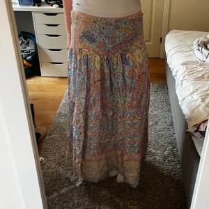 Jättefin mönstrad långkjol  - En jättefin långkjol helt oanvänd i ett jättebra skick 🩷