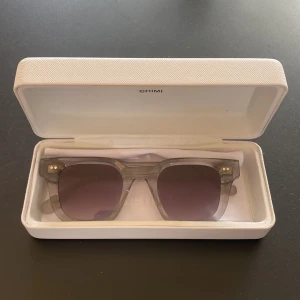 Chimi 04 Grey  - Tja säljer mina chimi 04 grey i väldigt bra skick. 