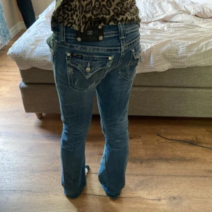 Miss Me Jeans Bootcut - Missme jeans köpta på vinted som skinny men utsydda mycket nogrannt. Storlek 29, sitter som en S. Mycket bra skick. Säljer då de inte passar min stil.