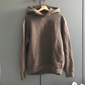 Acne studios hoodie - En olivgrön hoodie från Acne Studios i nyskick.
