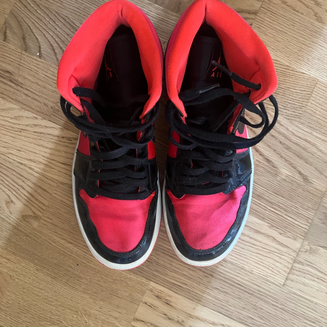 Röda jordan air 1 retro - 90