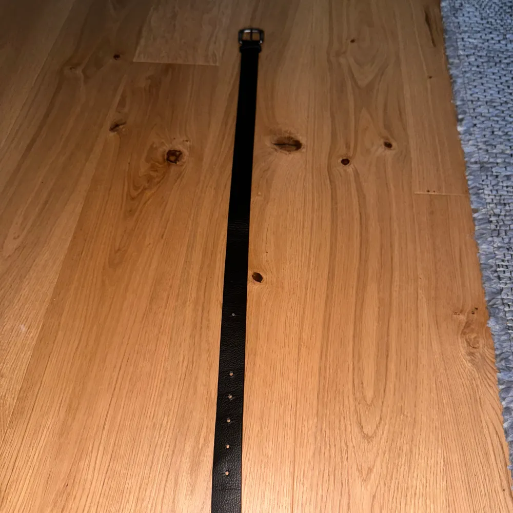 Svart läderbälte, 60 - 63 cm . Övrigt.