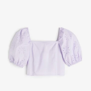 H&M lila puffärmar blus ny - Ny lila blus från hm. Prislappar kvar? Aldrig använt. Hann inte göra en retur. Nypris 249kr