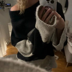 Tröja - Tröja från gina tricot i storlek xs, men oversized på mig som brukar ha s❤️ har använts fåtal gånger och är fortfarande i bra skick, den är lite nopprig! nypriset är 400kr🤗