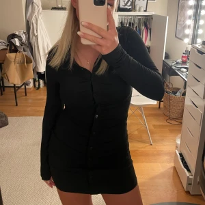 Klänning  - Svinsnygg klänning, knappt använd. Från Shein, jätteskön kvalité!