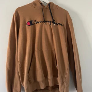 Champion Hoodie - Använd men i bra skick.  Storlek S. 