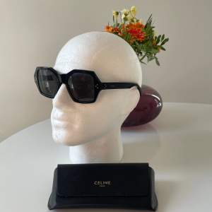 Svarta solglasögon från Celine, original case och låda medföljer 
