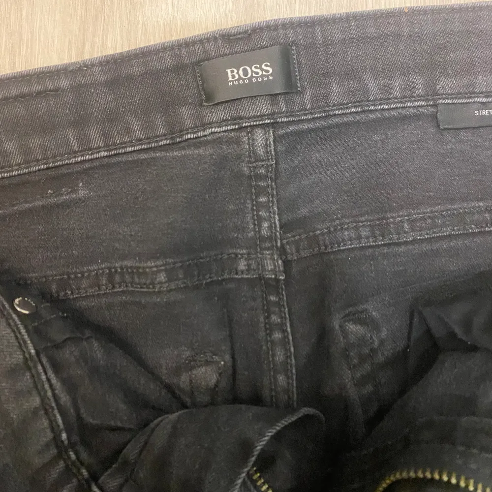 Snygga Hugo Boss jeans. Riktig sköna och bra pris. Priset sitter inte fast i sten. . Jeans & Byxor.