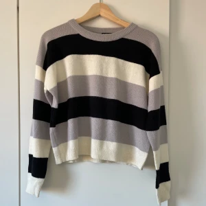 Tröja - Säljer denna tröja ifrån Brave Soul då jag inte använder den längre.