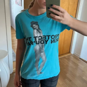 marc jacobs tröja  - så cool tröja i fin färg! gott skick 