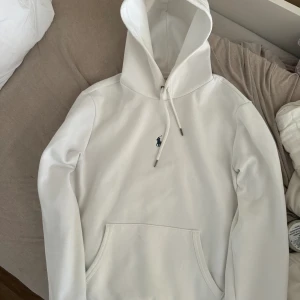 Ralph lauren hoodie - Säljer min tröja då den blivit för liten för mig  Storlek S Bra skick