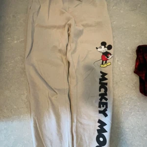 Micky mouse mjukis byxor  - Super söta. Barn mjukisbyxor 13-14y
