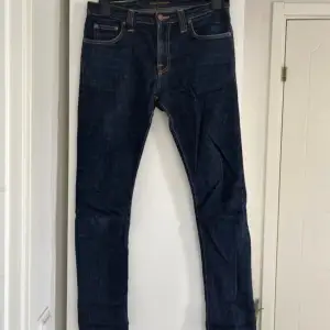 Extremt trendiga Nudie jeans i mycket bra skick till ett extremt bra pris🍾🍾skriv om du är intresserad priset diskuteras vid snabb affär 🍾🍾