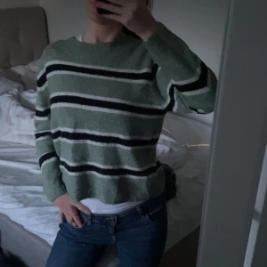 Stickad tröja - En gullig stickad tröja som är jätte fin till sommaren💘