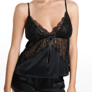 Newyoker linne  - Säljer detta spets linne ifrån newyoker i storlek M som passar S också!