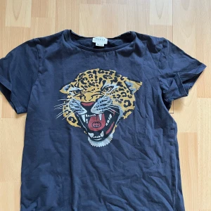 Gucci T-Shirt - säljer min gucci t-shirt eftersom det är för lite. 