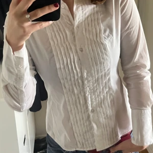 Pleated top - Köpt secondhand, väldigt fint skick.