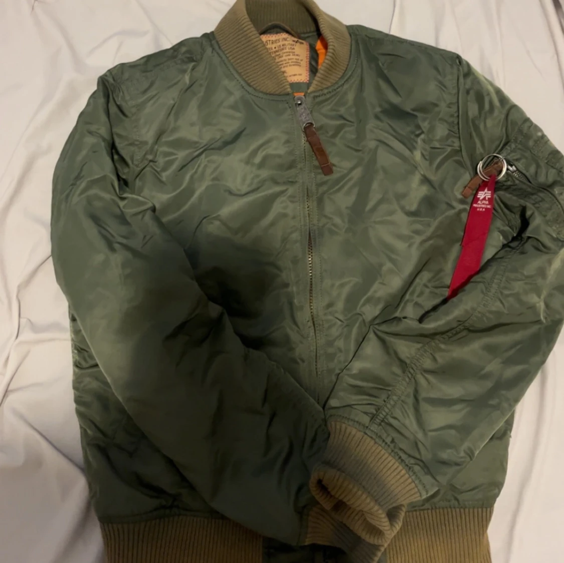 Säljer min alpha jacka storlek small