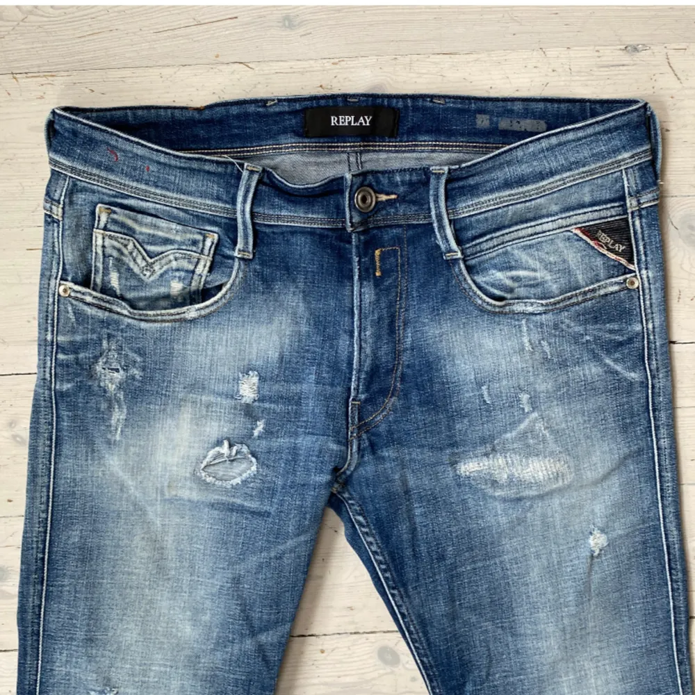 Replay Anbass jeans i perfekt skick 🙌 Storleken är 34/34 men passar som 32/32, skriv vid fråga 👍 . Jeans & Byxor.