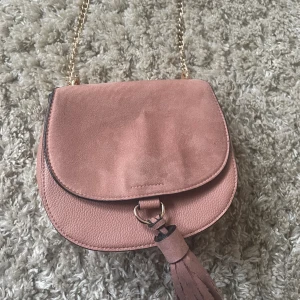 Rosa väska  - Gullig rosa väska💕 skriv privat för fler bilder