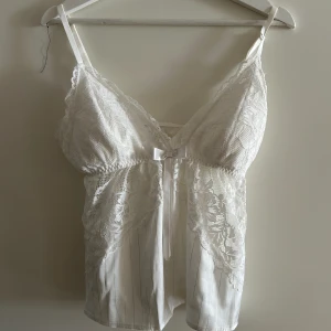 Spetstopp - Spetstopp från New yorker. Storlek L men passar mig som är S eftersom banden är justerbara. Knappt använd.