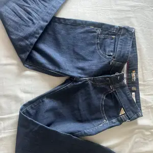 Vintage low rise straight jeans från Replay, säljer pga dem kommer inte till användning. Jätte bra kondition 