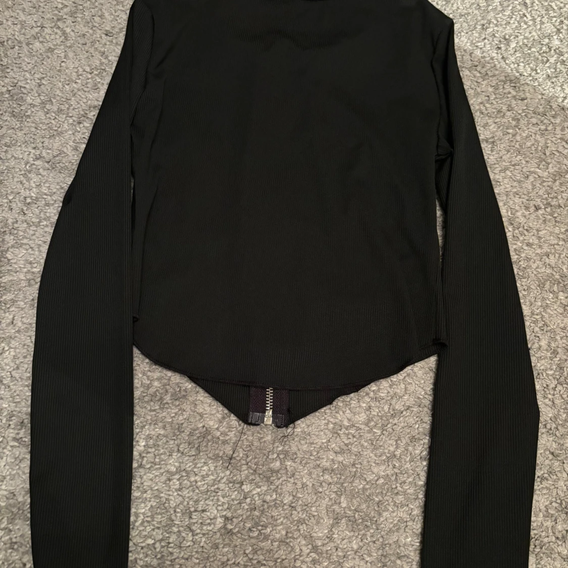 En svart tröja  - 90