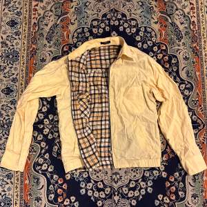 Vintage jacka med burberry mönster  Bra skick