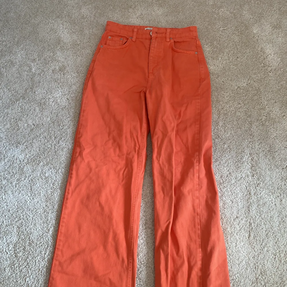 Orange perfect jeans från gina tricoti storkek 32 . Jeans & Byxor.