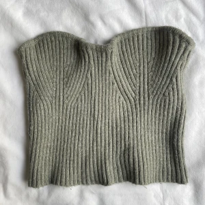 Bandeau topp - Säljer en grön bandeau topp. 