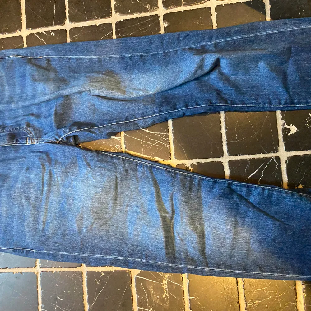 Storlek 31-32 riktigt snygga och sköna jeans med en ljus tvätt nypris typ 1800. Jeans & Byxor.
