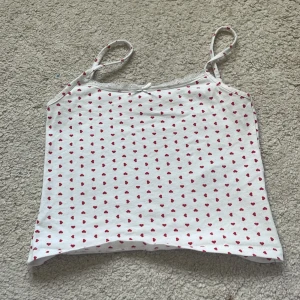  Pyjamas linne  -  Har aldrig använt den fick den i julklapp