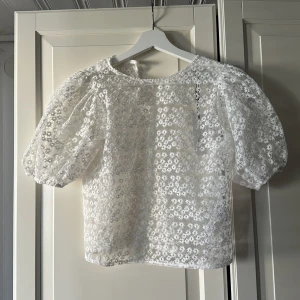 Blus - Jättefin blus/ topp från NA-KD. Oanvänd.