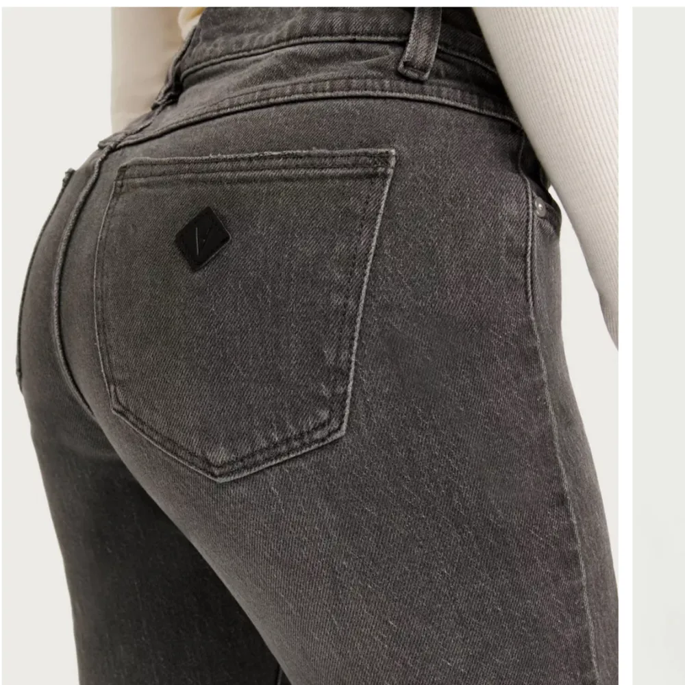 A 99 LOW BOOT ROXANNE RECYCLED Färg Washed Black Storlek W23 Nypris 1099kr Jättefina och aldrig använda!💕. Jeans & Byxor.