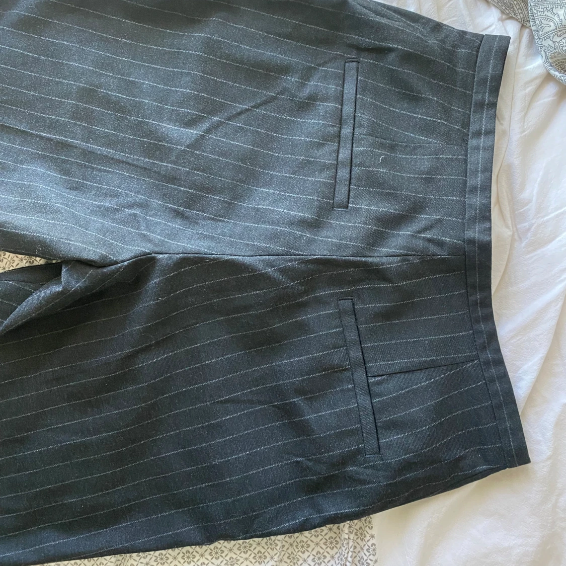 Grå kostymbyxor  - 91