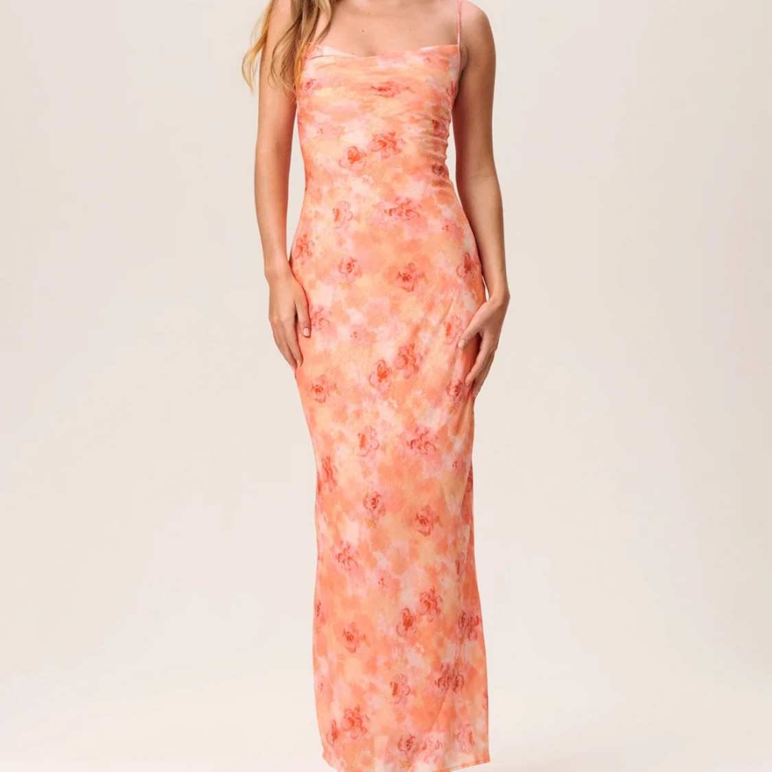 SÖKER! Str: 34 eller 36