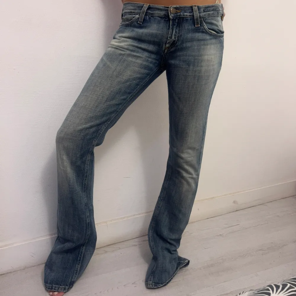 Så sjukt snygga lågmidjade bootcut jeans från meltin pot , perfekt skick . Jeans & Byxor.