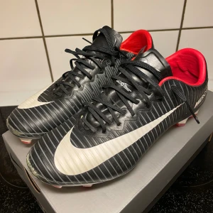 Nike Vapor 11 Elite FG - Jag säljer ett par sällsynta fotbollsskor i mycket bra skick. Köpta från en retro boots-butik.  Nike Vapor 11 Elite FG, storlek 40