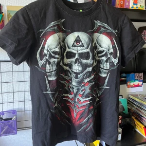 Döskalle tröja - Snygg tröja samma tryck fram och bak