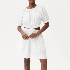 Twist & Tango klänning - Säljer min helt oanvända Dora Dress från Twist & Tango med prislapp kvar. Färgen är vit och i strl XS, passar även en S. Säljer den för 399kr, nypris: 2299kr. Hör av er om fler frågor eller bilder!