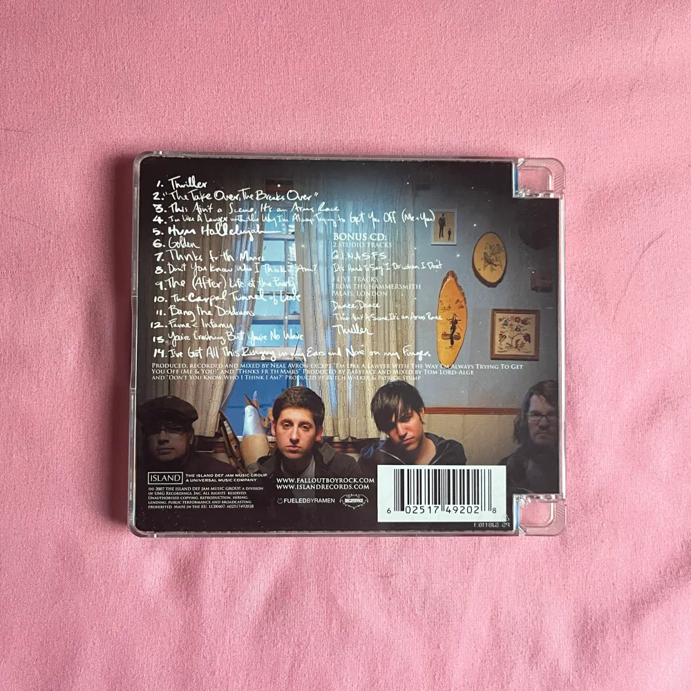 Fall Out Boy album! Köpt ca 2014 så rätt så gammal, spelat ett fåtal gånger och har några repor på fram/baksidan 🌟 80 kr + frakt, tar bara köp nu ✨. Accessoarer.