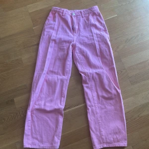 Rosa jeans - Rosa jeans! Sköna mot kroppen 