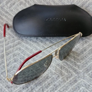 Carrera Nya Solglasögon - Inköpta från Synsam, nya med fodral (Se bilder).