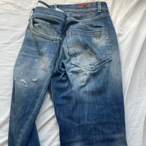 Dondup jeans - Säljer dessa as fräcka dondup jeans i nyskick! Storlek: 35! Modellen heter Mius & jeansen är köpta på United Fashion ! Nypris: 4200kr